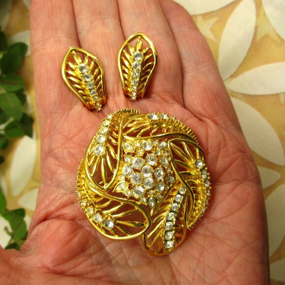 ESTATE STYLE Rhinestone Gold Brooch Earrings Set ~ VINTAGE Gold Plate Rhinestone - Picture 3 of 15
